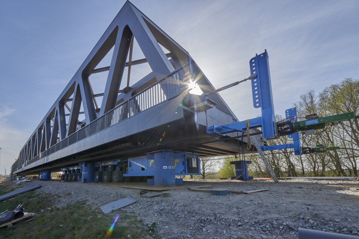 Der Einschub der Peenebrücke bei Demmin