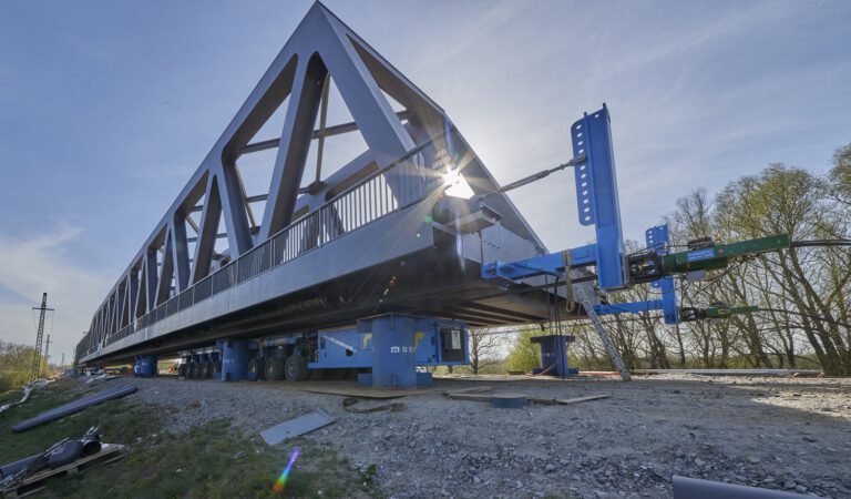 Der Einschub der Peenebrücke bei Demmin